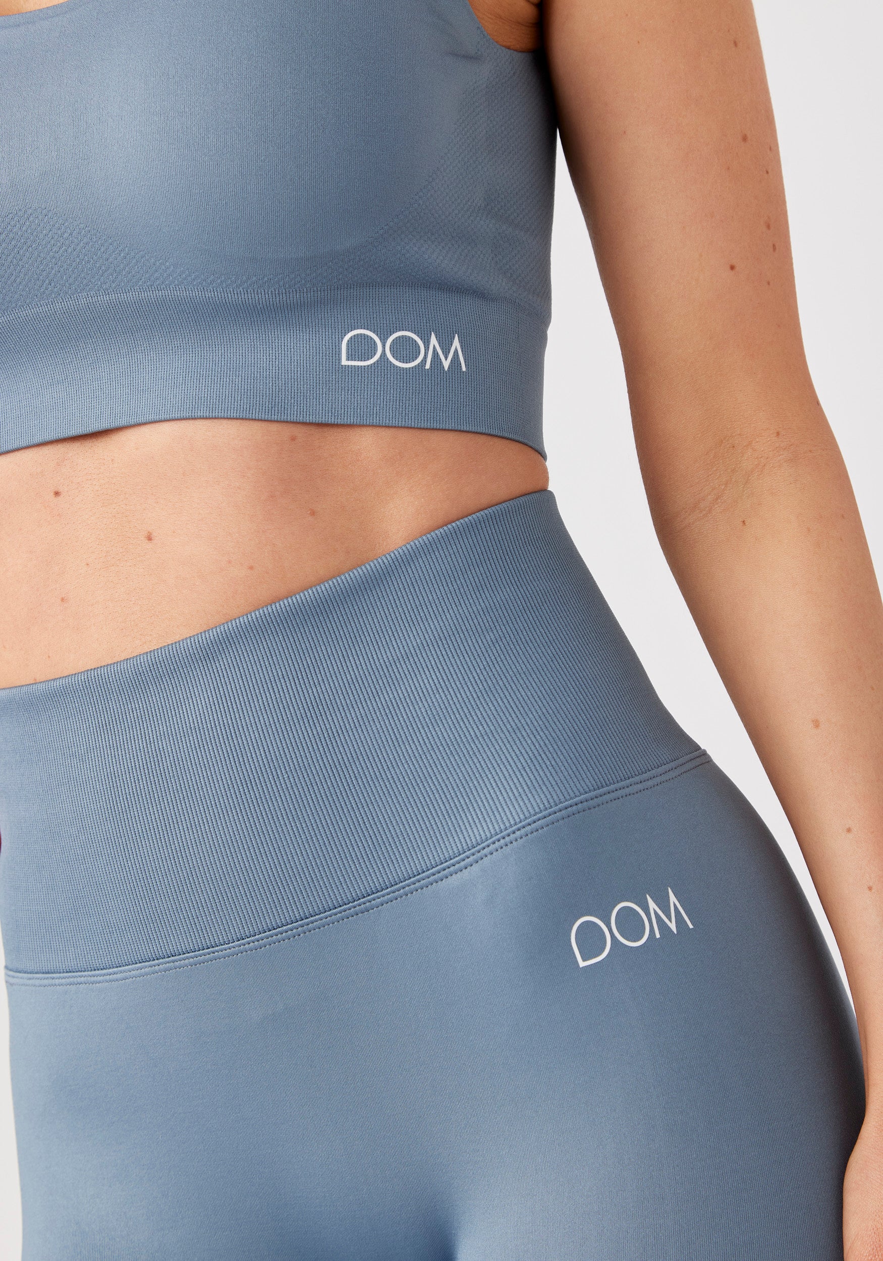 Sesh Tights Seamless Midtone Blue