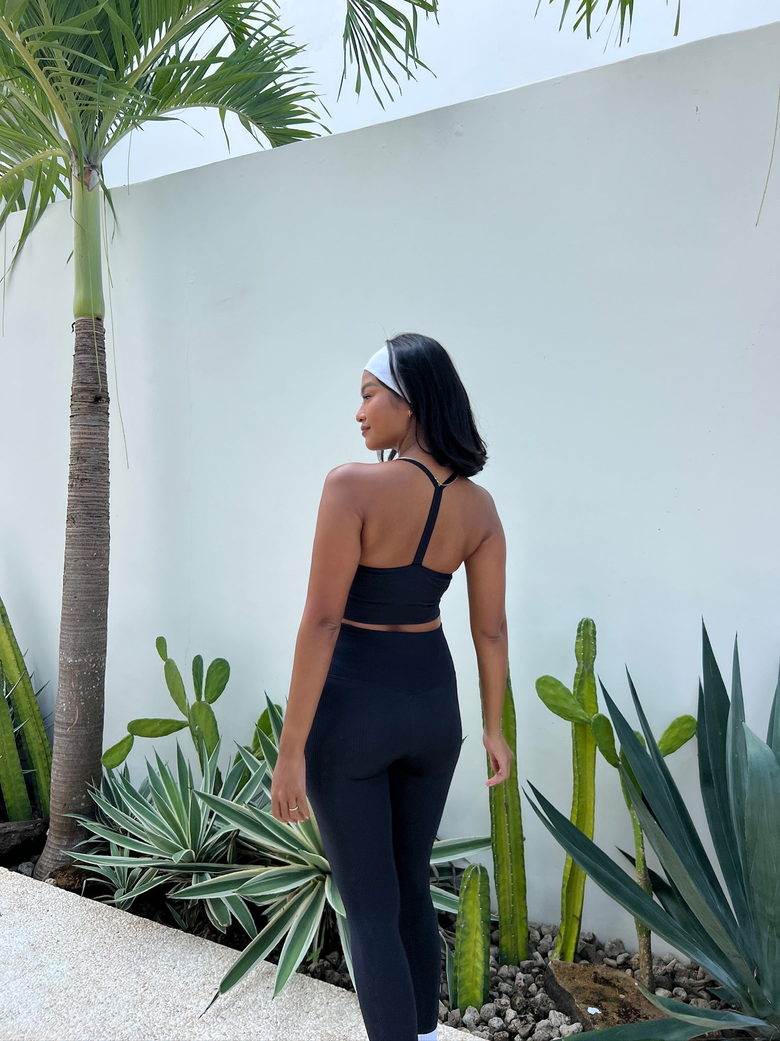 Ribbed Seamless V Sports Bra Black