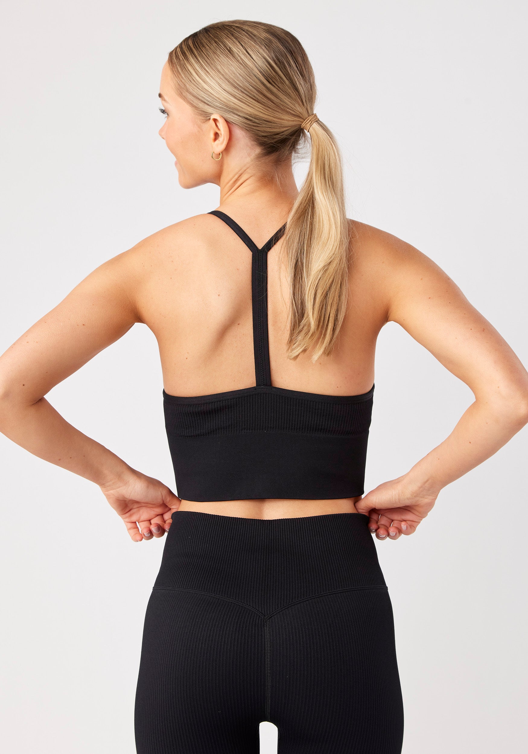 Ribbed Seamless V Sports Bra Black