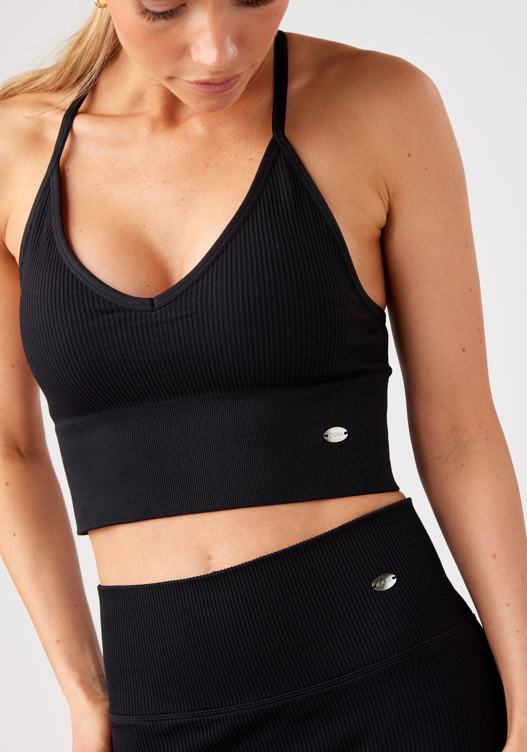Ribbed Seamless V Sports Bra Black
