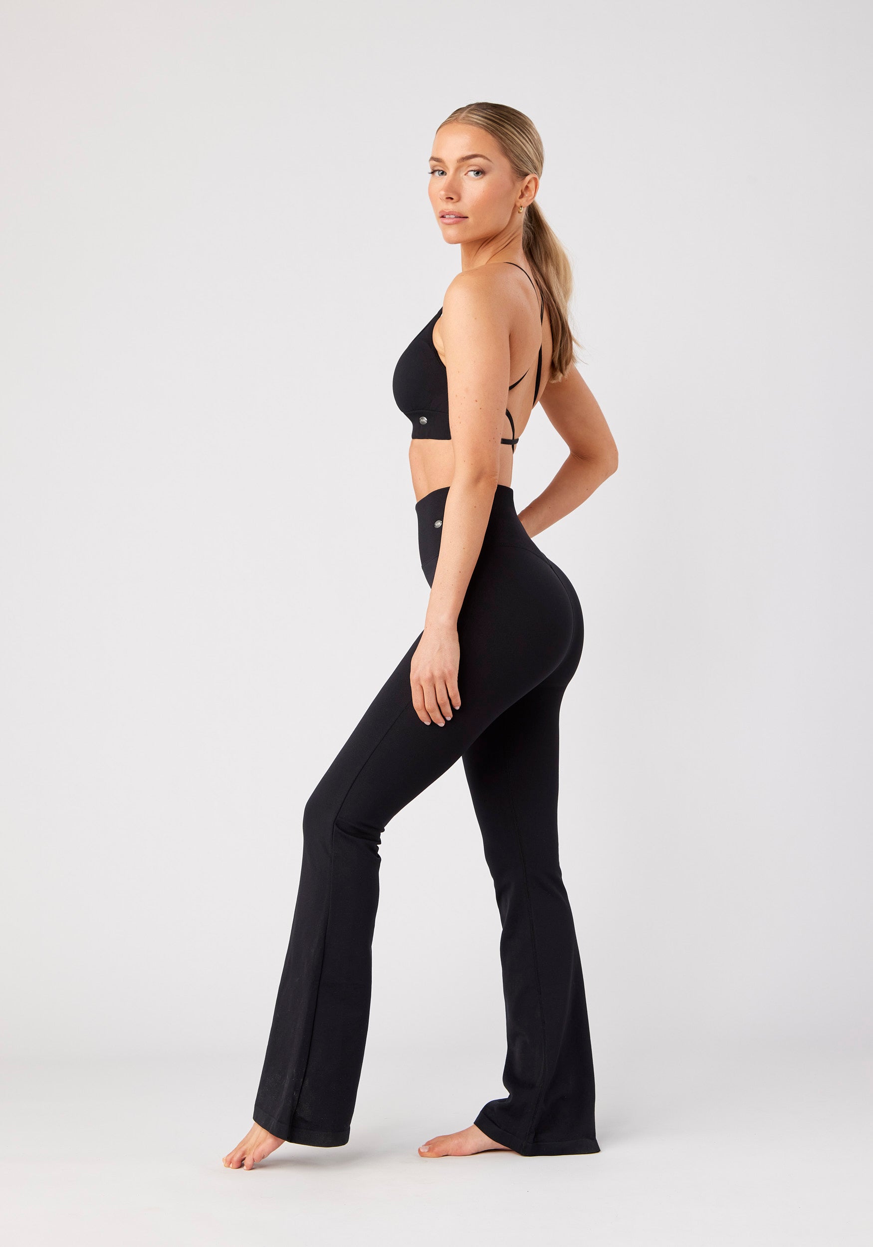 Seamless Cross Back Sports Bra Black