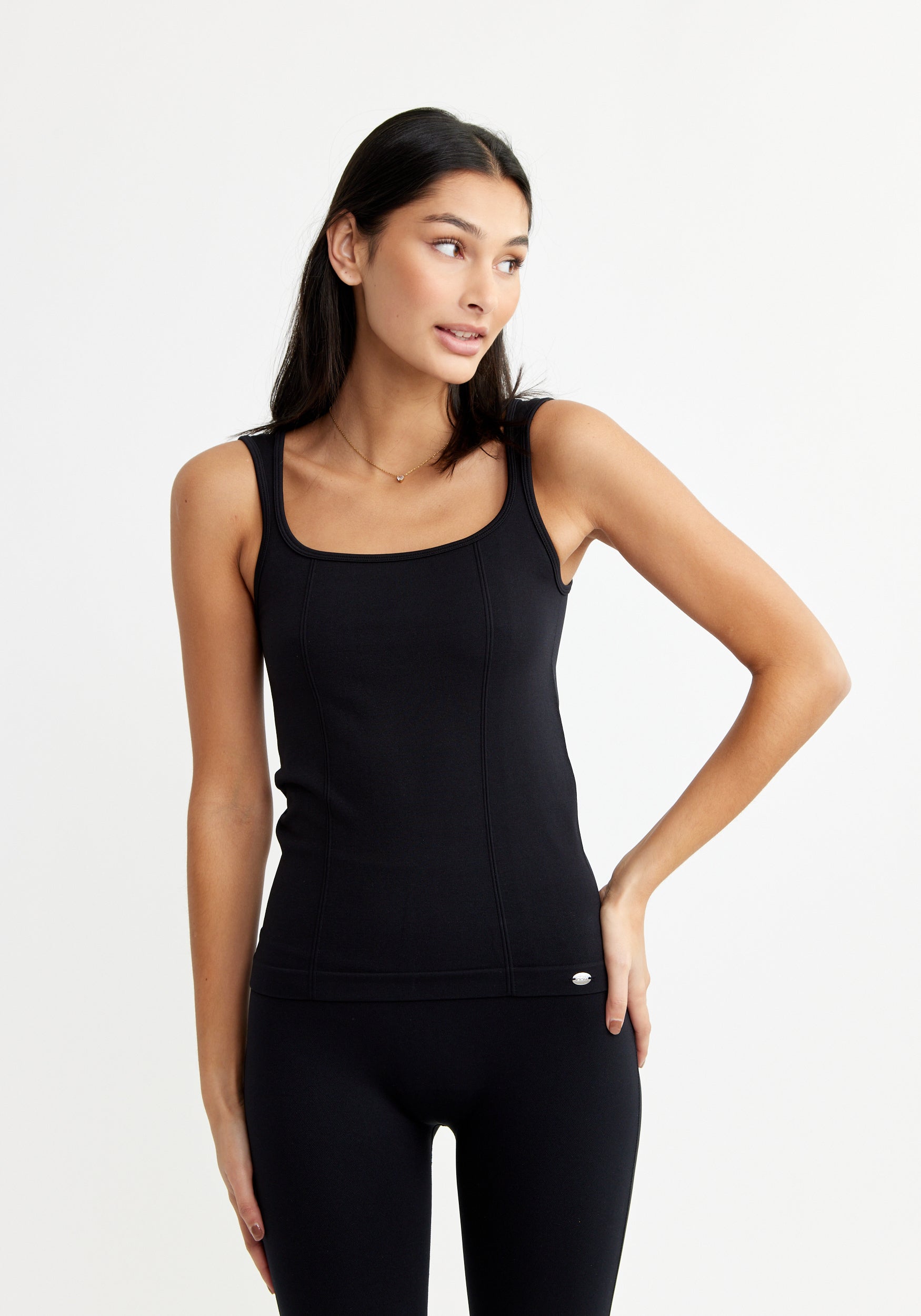 Seamless Scoop Top Black