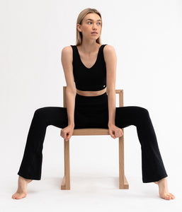 Seamless tights med flare effekt. Gloria Flare Tights är svarta högmidjade seamless tights. Flare tights utan sömmar från Drop of mindfulness. 